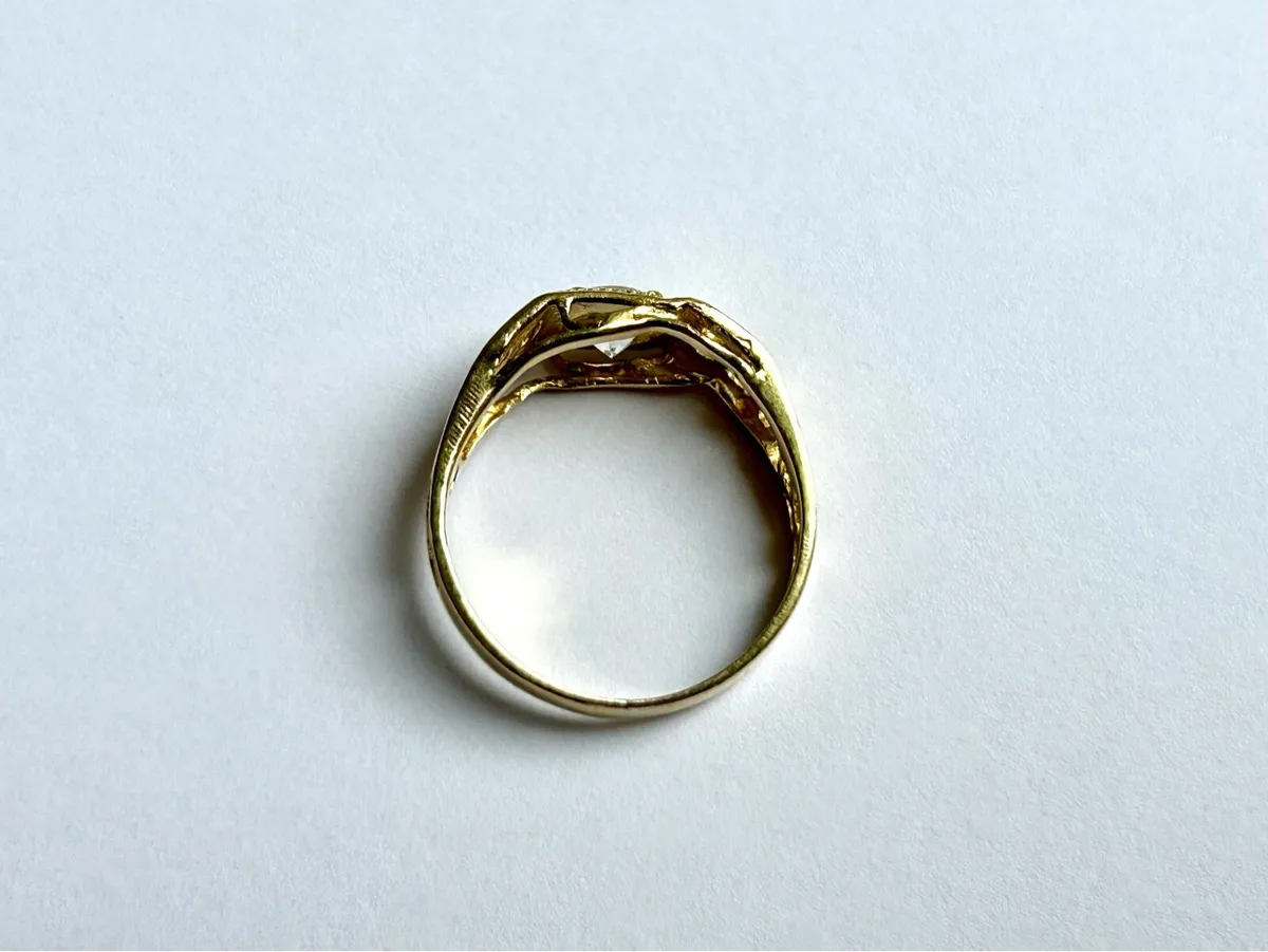 18ct Gold Ring Square Bezel Set Clear Stone 2.9g - Image 4