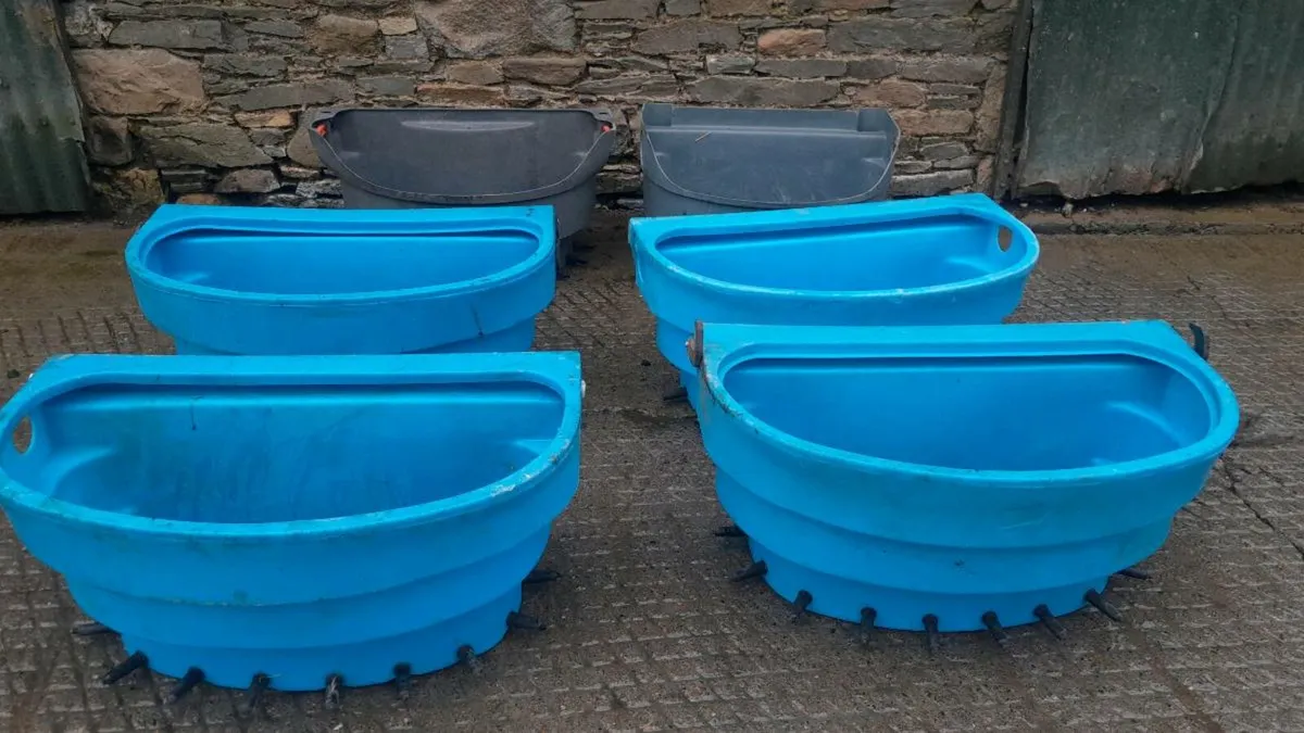 CALF MILK FEEDERS/TROUGH, MOBILE MILK CART - Image 2