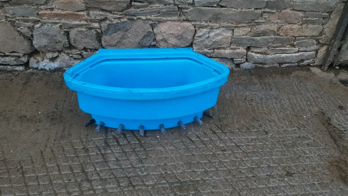 CALF MILK FEEDERS/TROUGH, MOBILE MILK CART - Image 3