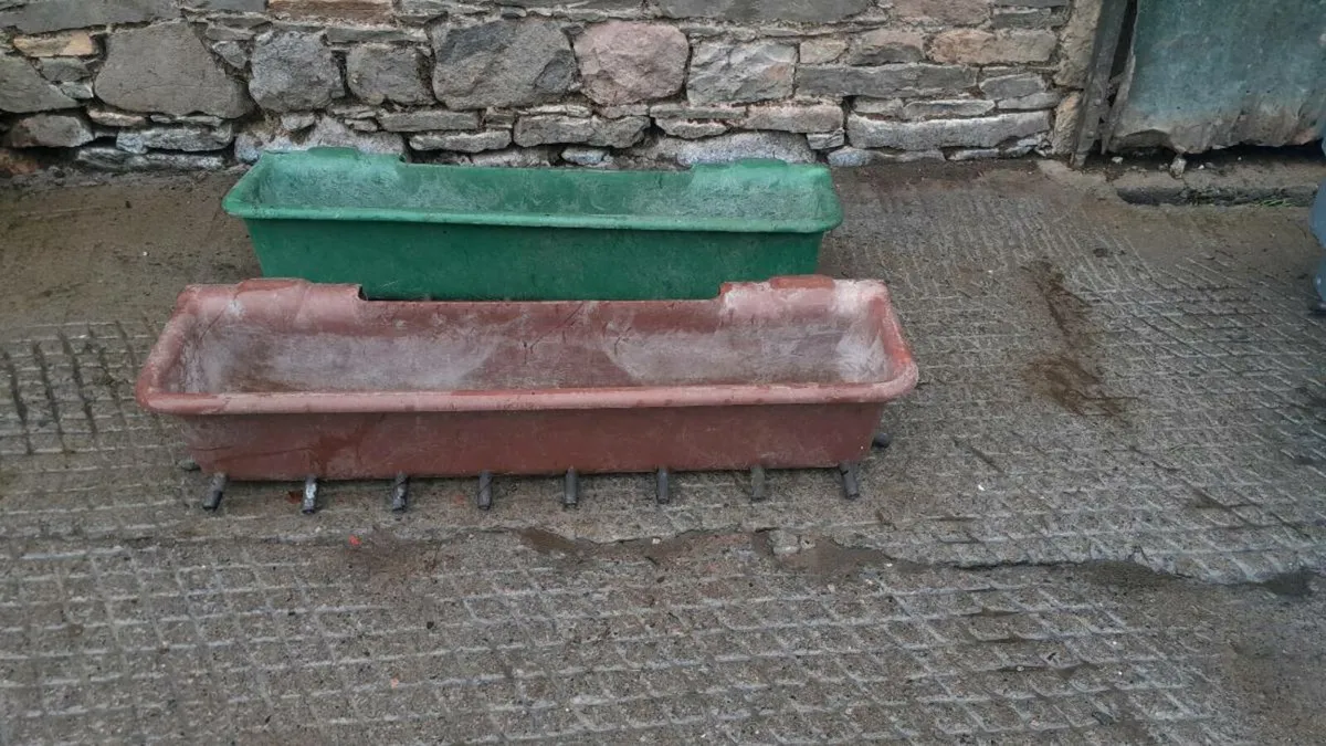 CALF MILK FEEDERS/TROUGH, MOBILE MILK CART - Image 4