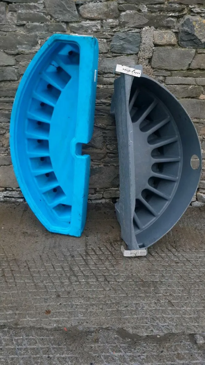 CALF MILK FEEDERS/TROUGH, MOBILE MILK CART - Image 1