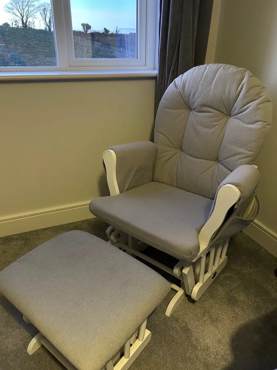 Babylo rocking chair and foot stool - Image 1