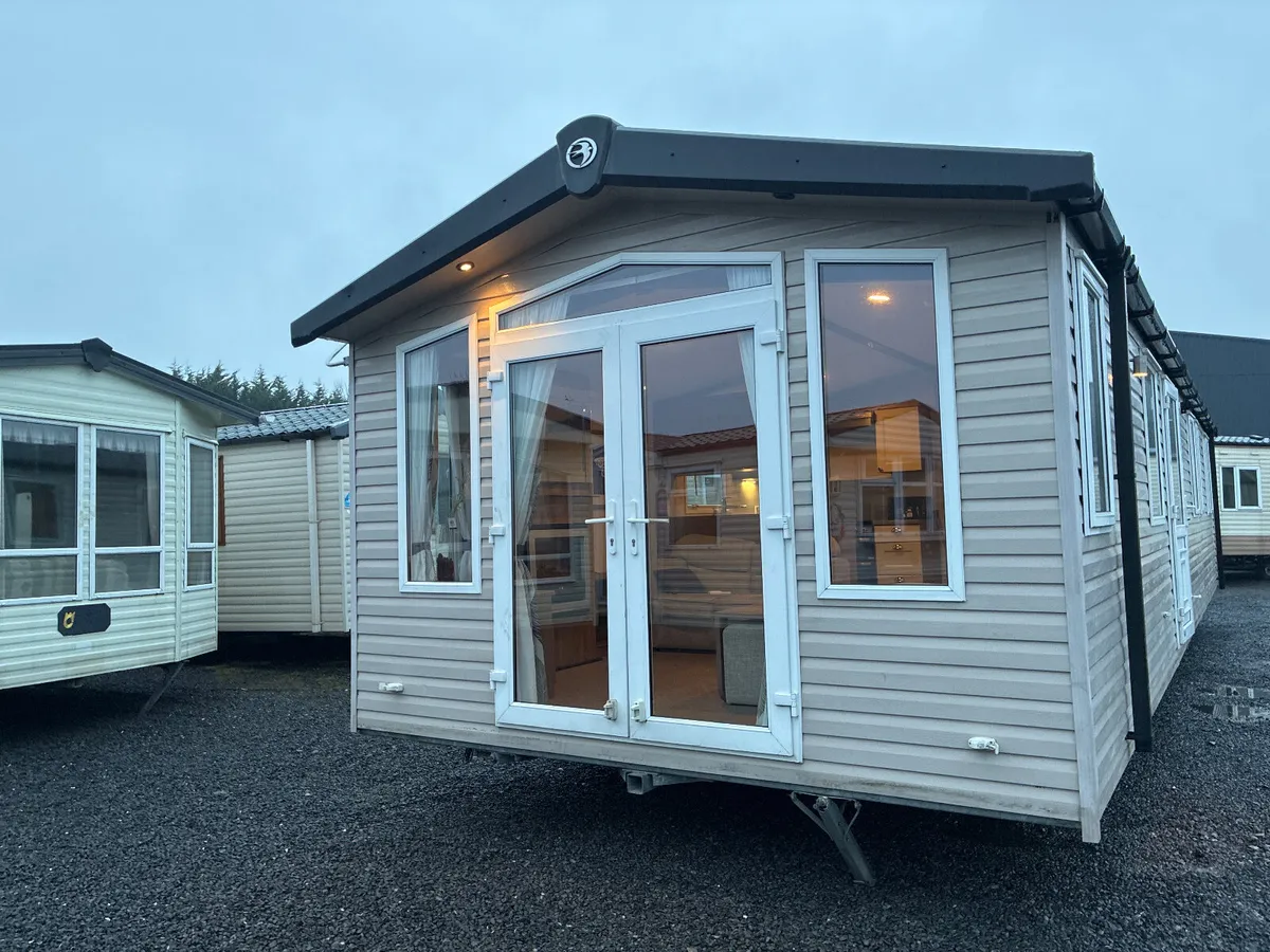 40 FEET, 3 BEDROOMS, HOLY MOLY TAKE A LOOK - Image 1