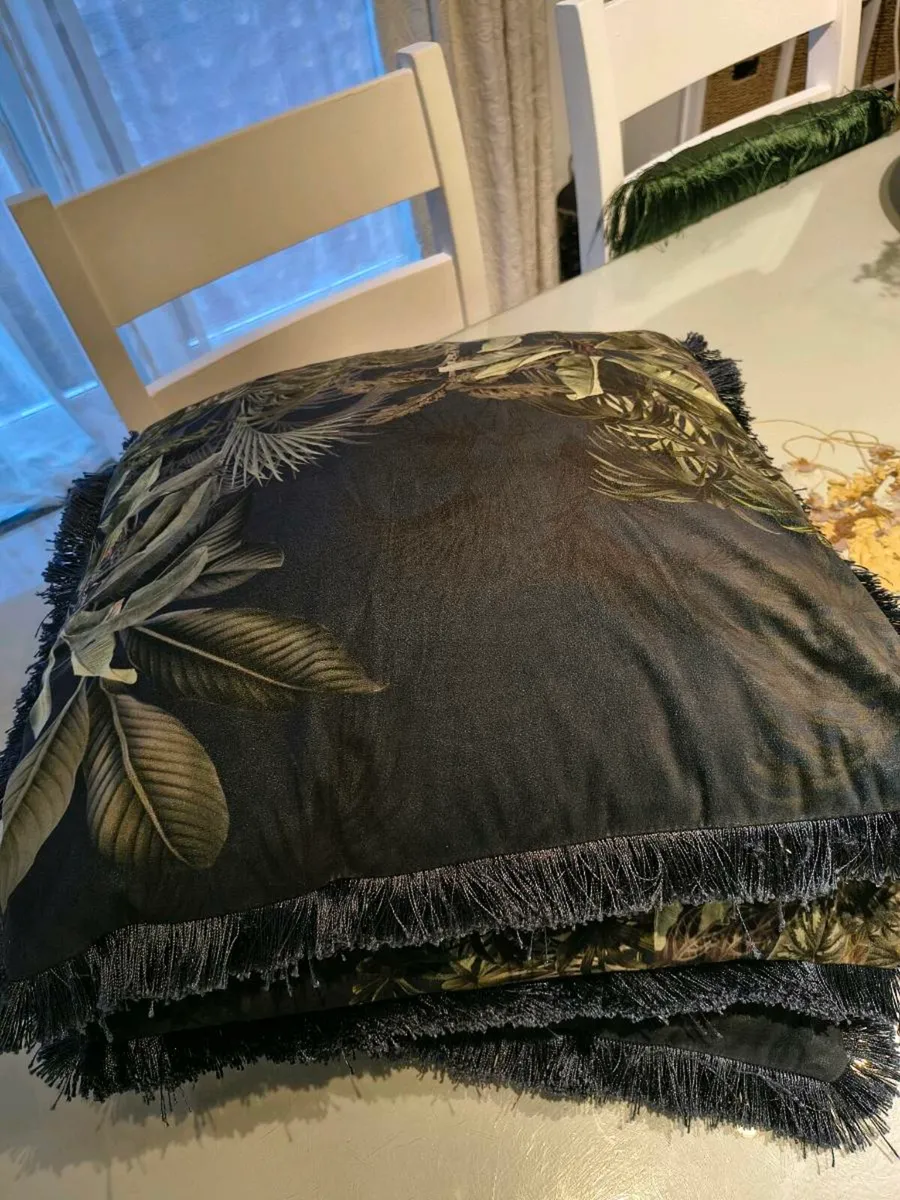 Three large cushions - Image 3