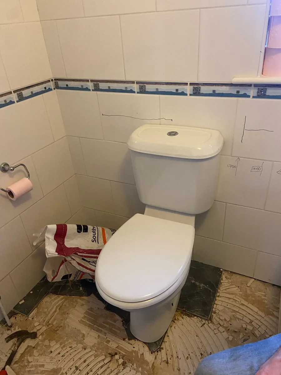 Bath, toilet, sink - Image 1