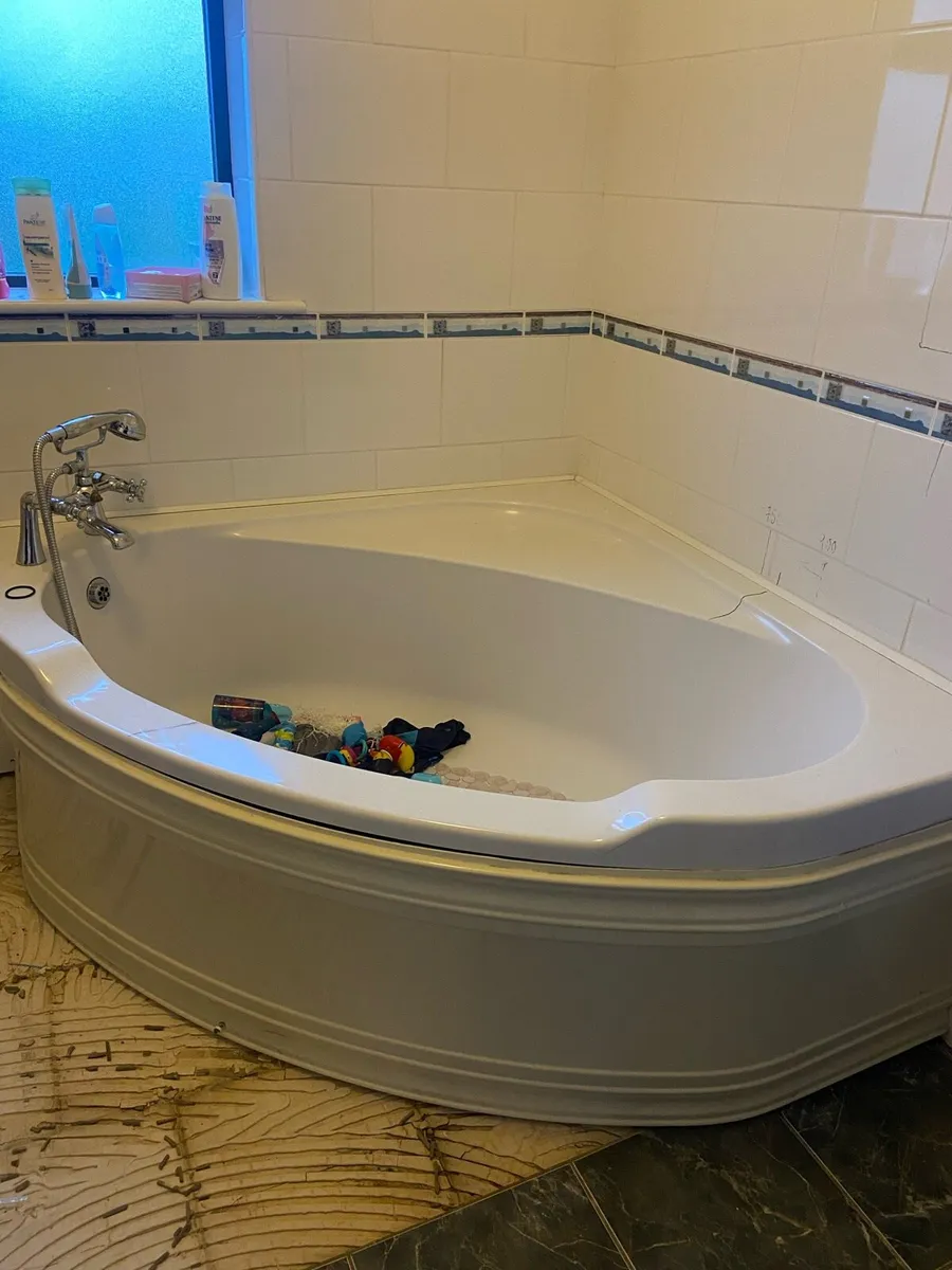 Bath, toilet, sink - Image 3