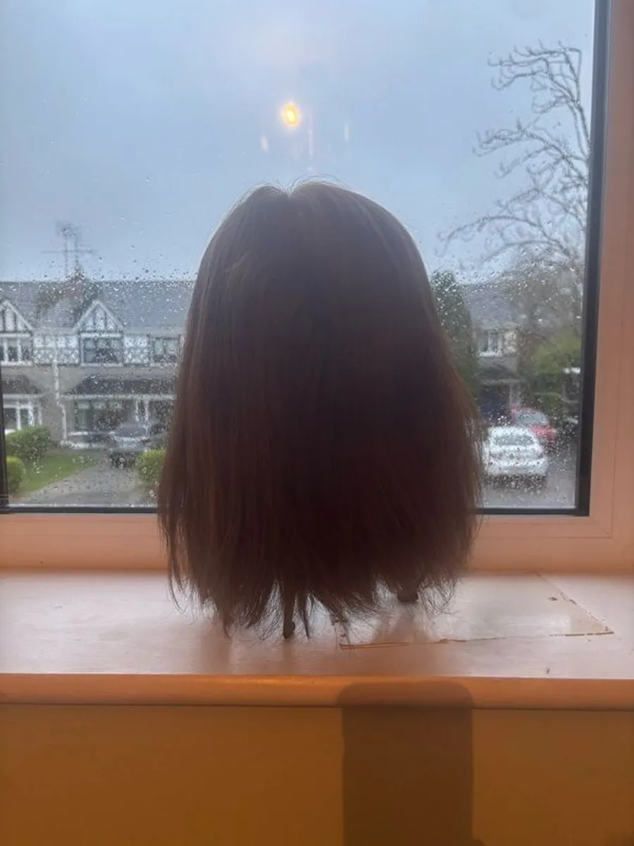 Shoulder length brown hair - Image 1