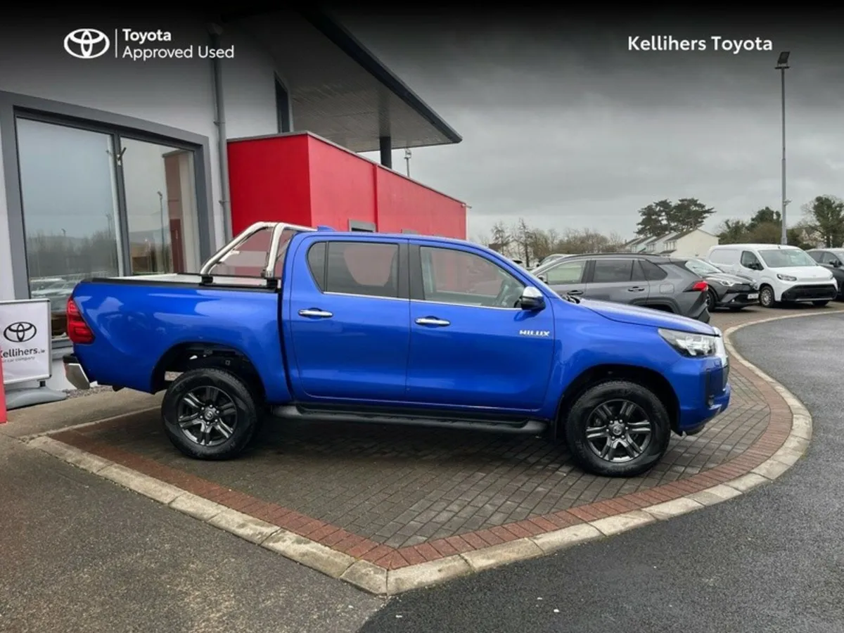 Toyota Hilux 2.8 SR5 D/CAB AUTO - Image 3