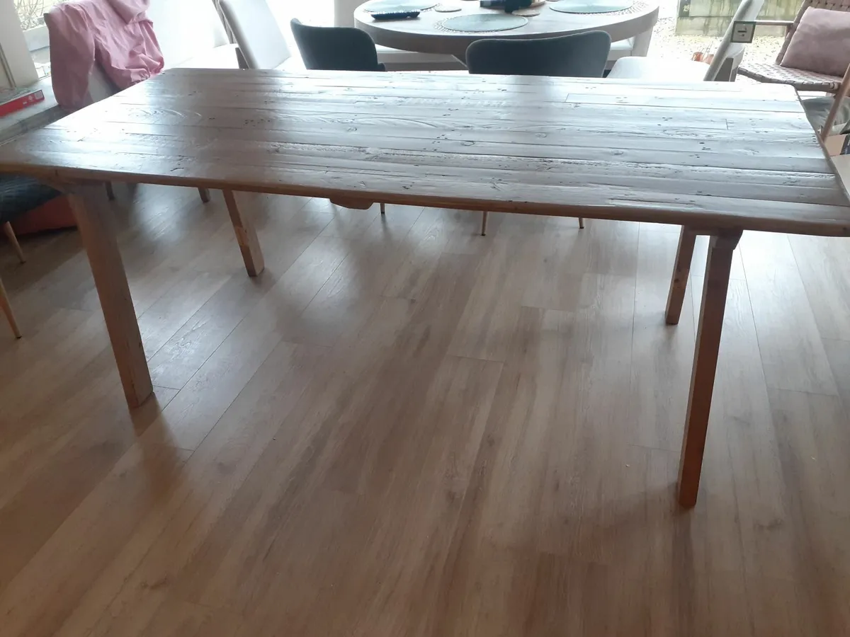 Table (& chairs) - Image 2