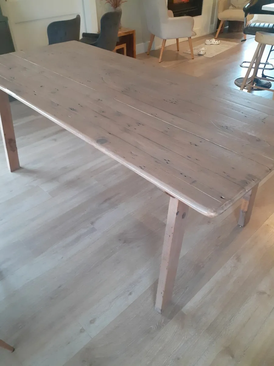 Table (& chairs) - Image 4