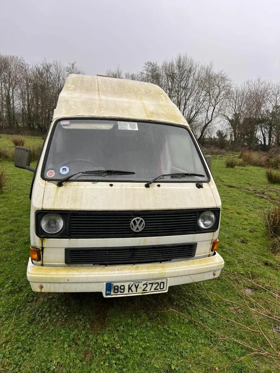 Volkswagen T25 camper van - Image 2