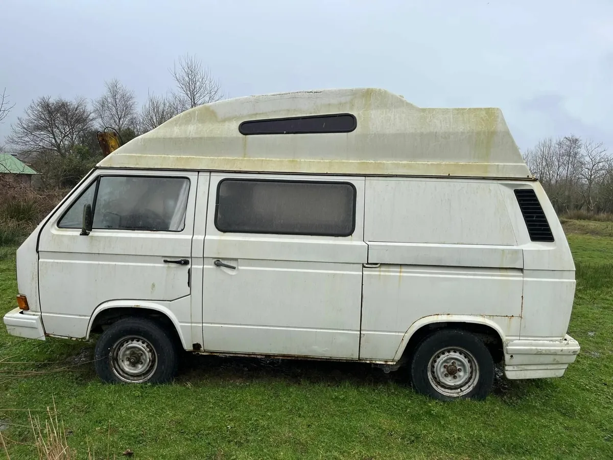 Volkswagen T25 camper van - Image 3