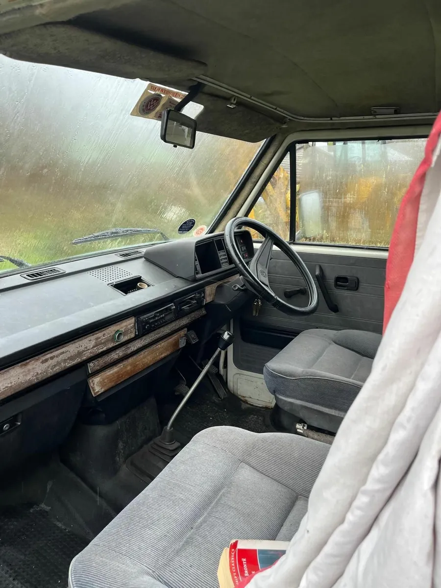 Volkswagen T25 camper van - Image 2