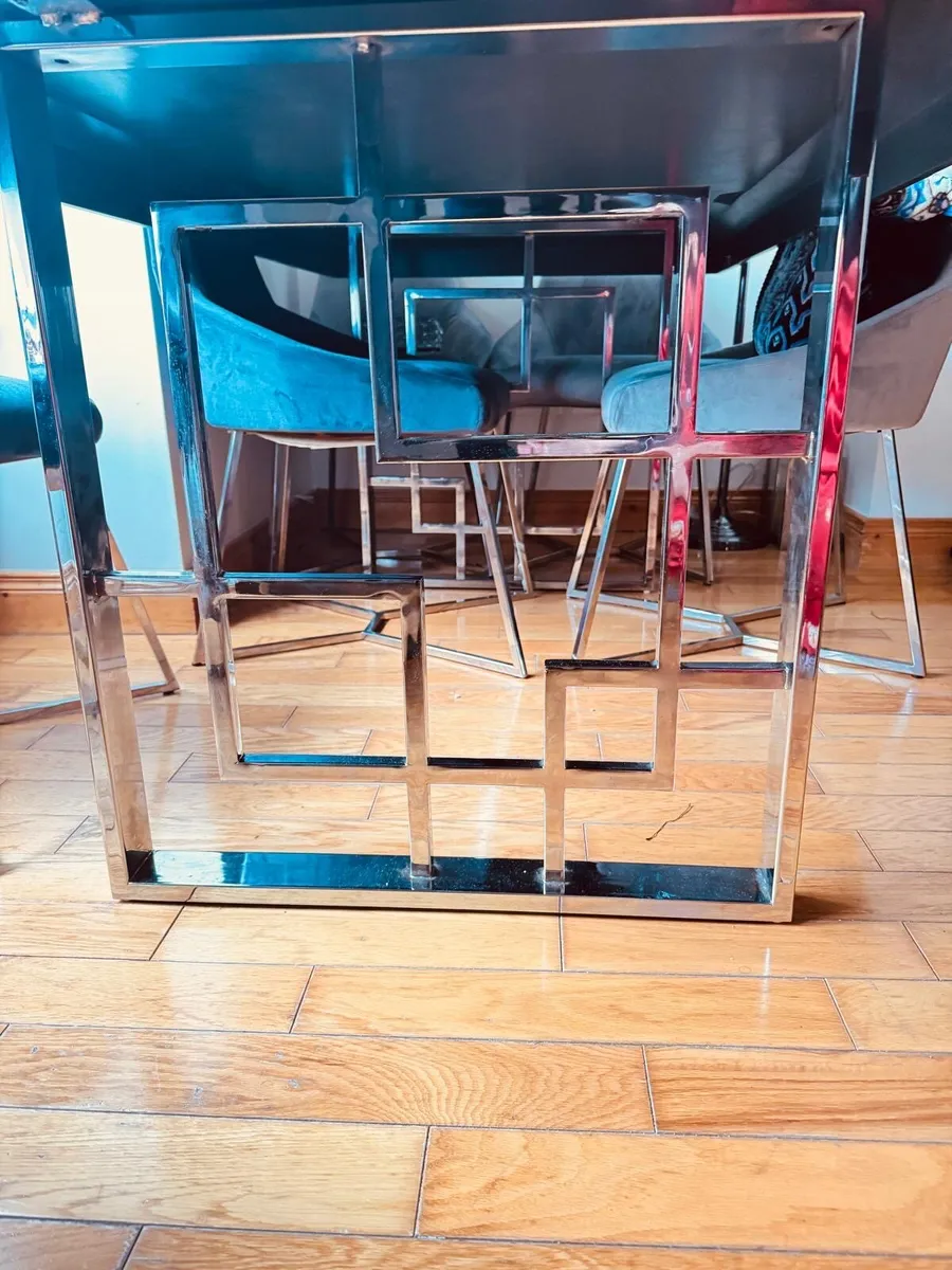 Dinner table - Image 2