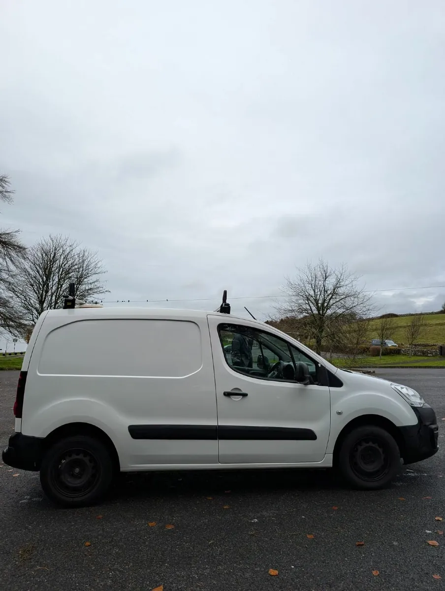 3 Seater Peugeot Partner Van 2017-2 - Image 4