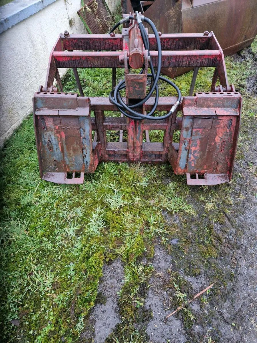 Silage grabs for skidster - Image 1