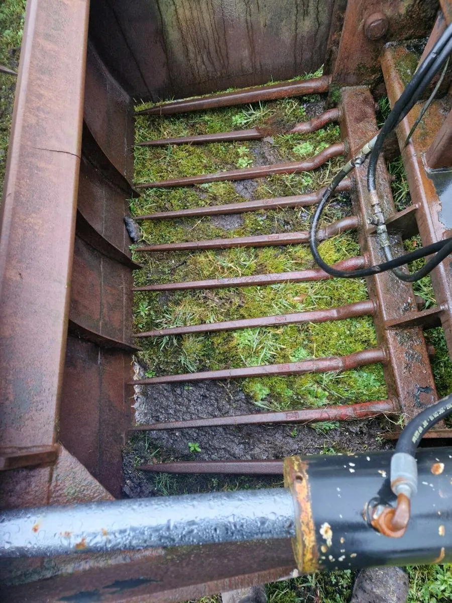 Silage grabs for skidster - Image 4