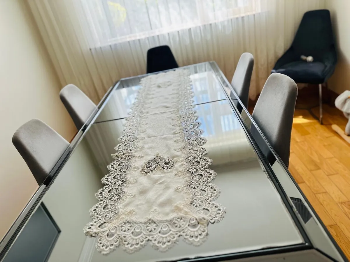 Dinner table - Image 4