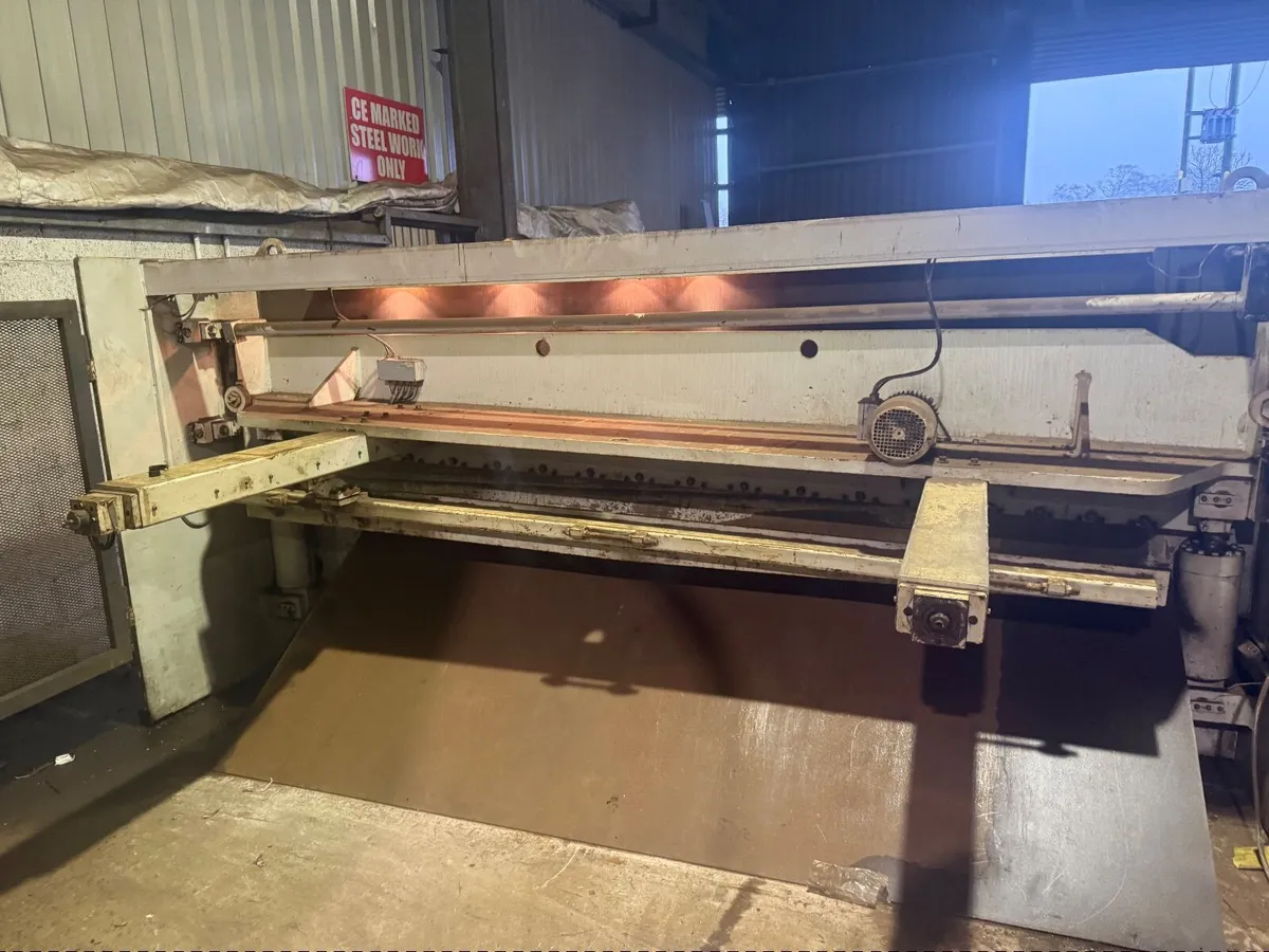 guillotine - Image 1