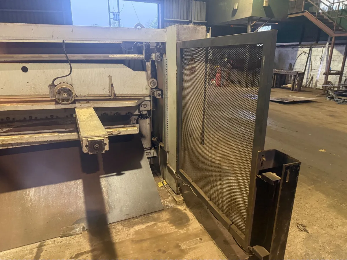 guillotine - Image 3