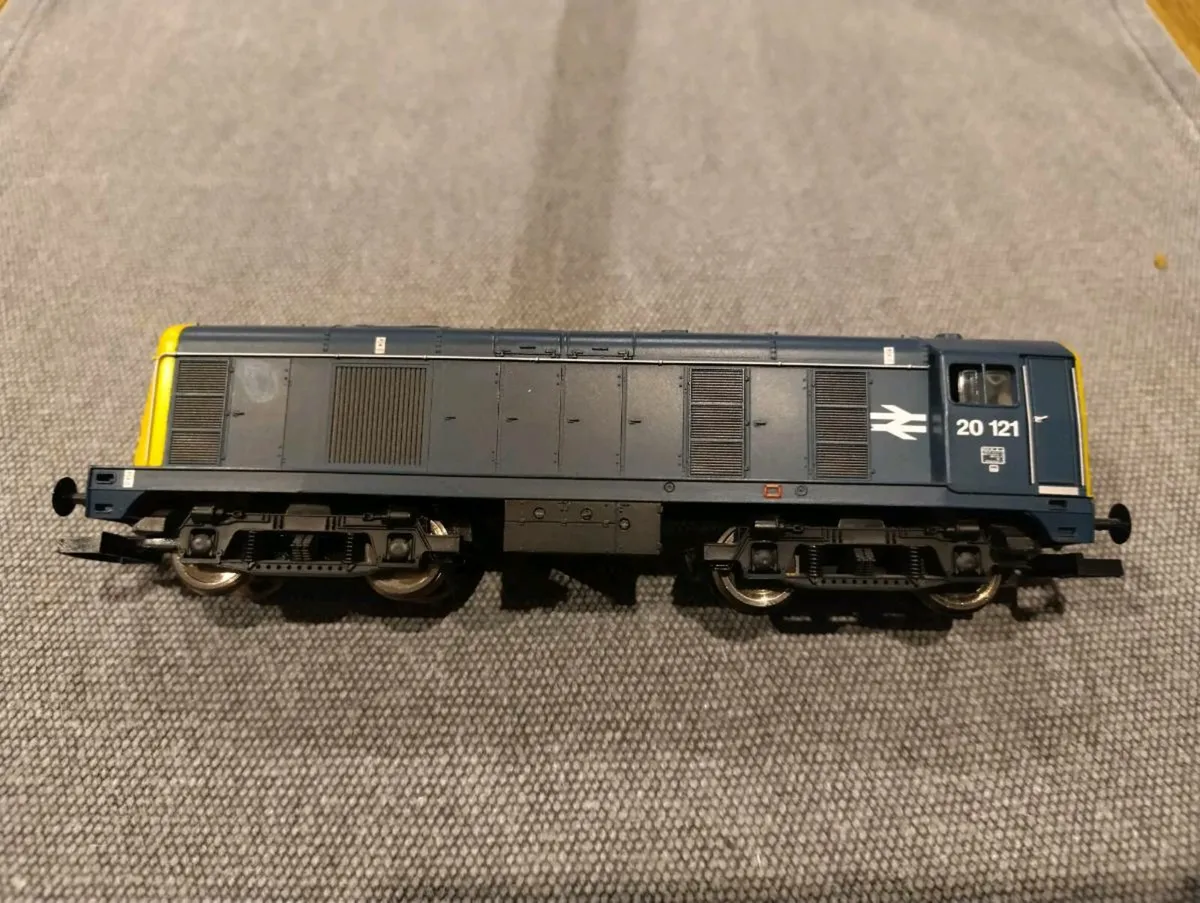 Lima BR Blue Class 20 locomotive - analogue - Image 1