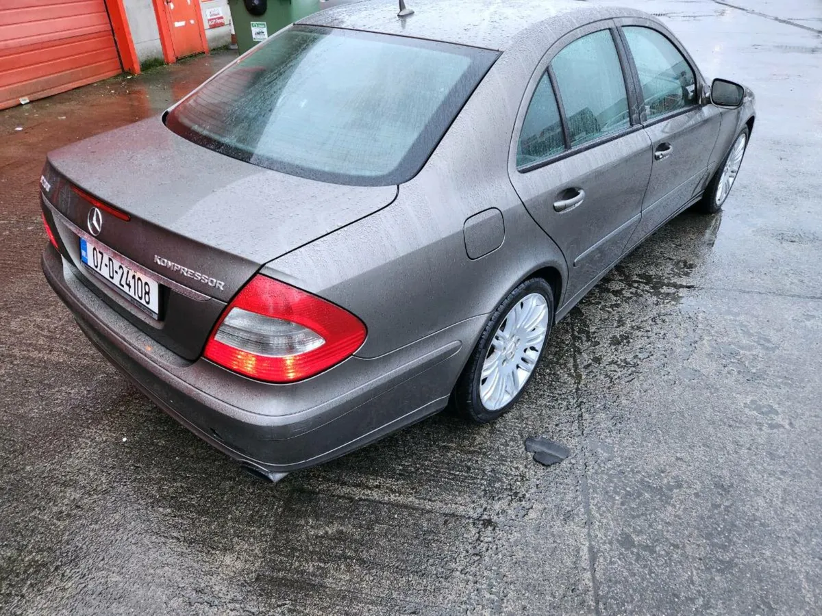 Mercedes E200 Sport - Image 2
