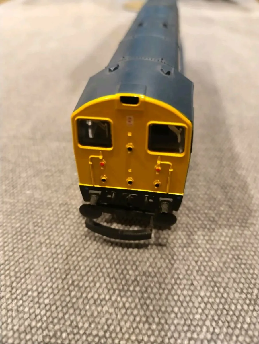 Lima BR Blue Class 20 locomotive - analogue - Image 3