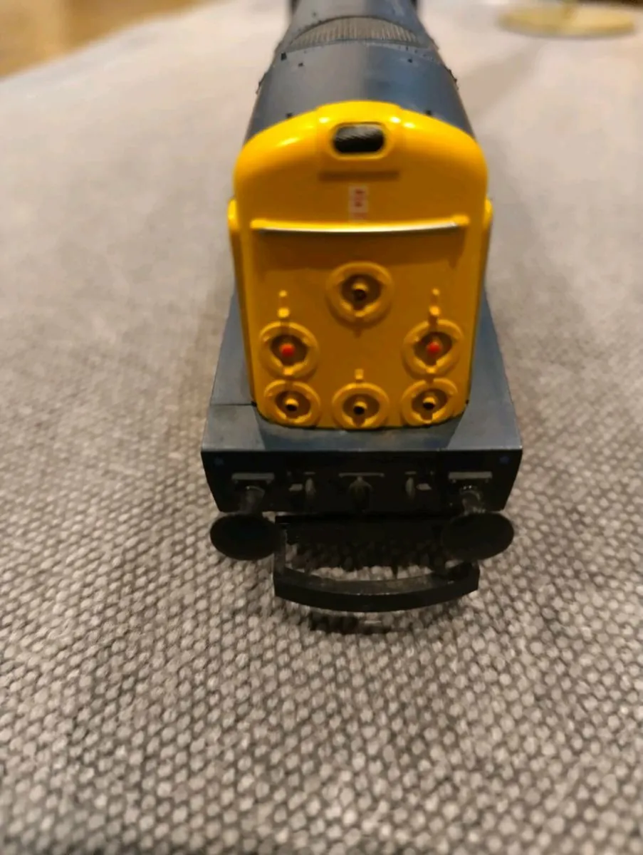 Lima BR Blue Class 20 locomotive - analogue - Image 4