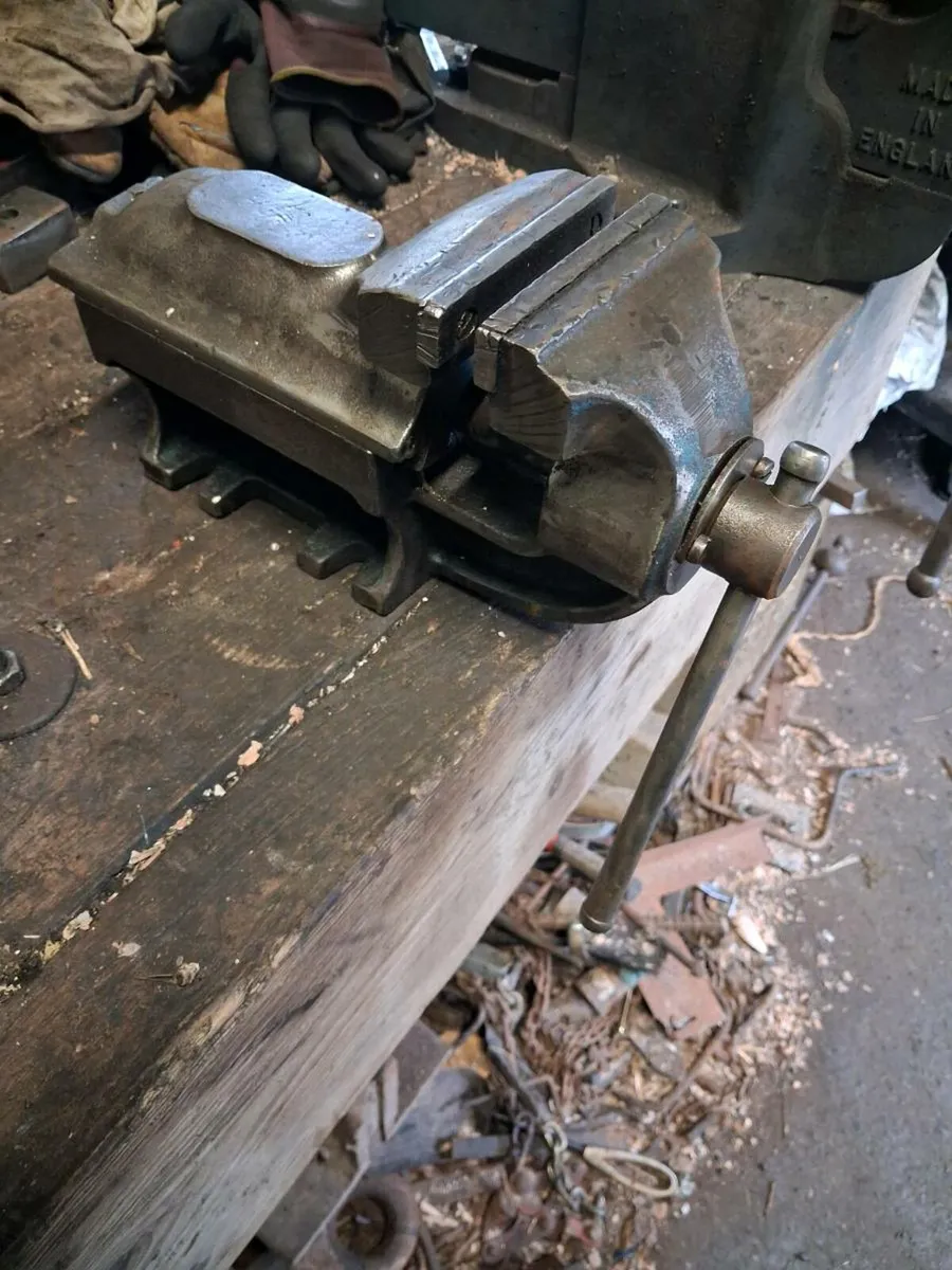 4 inch Vice with Anvil - Image 2