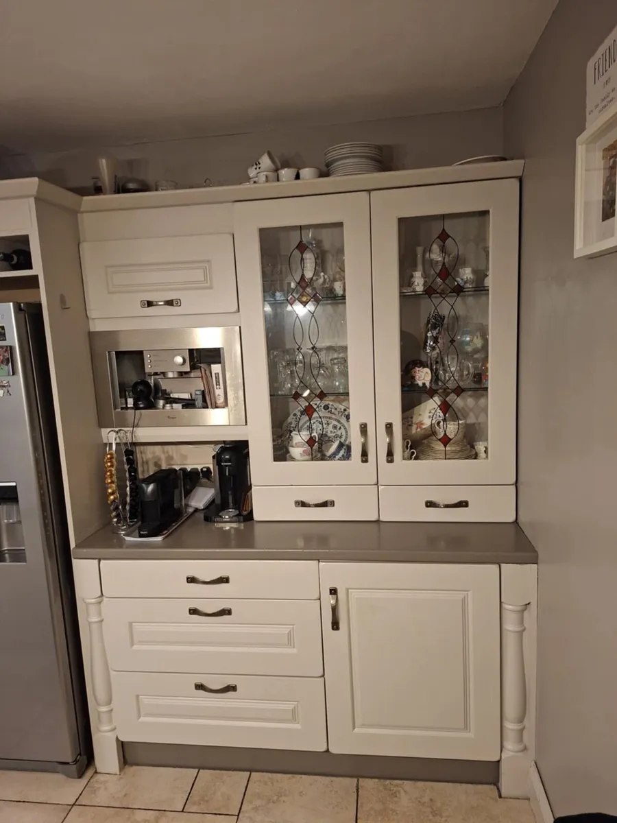 Fully fitted kitchen - Image 3