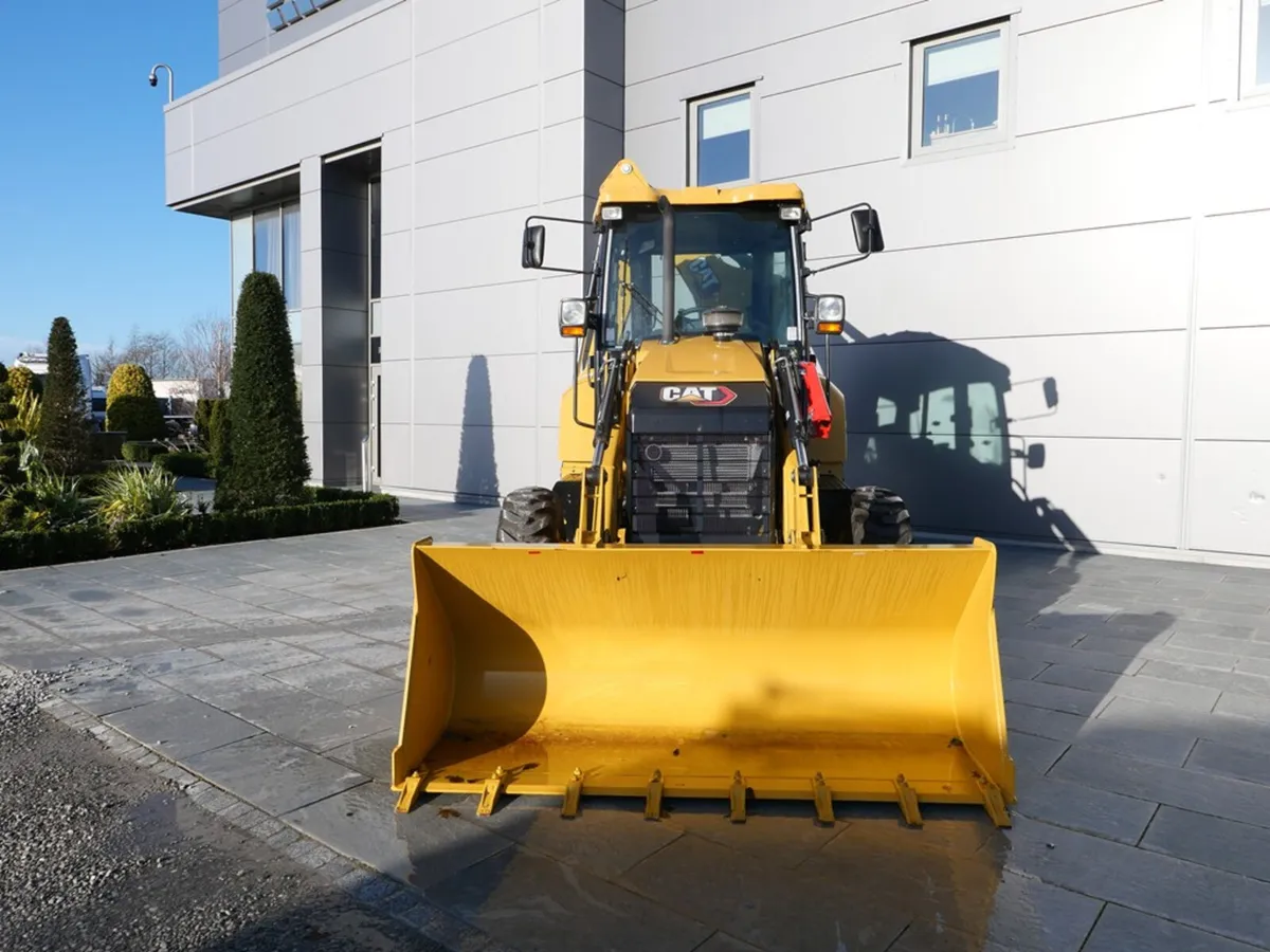 2025 Caterpillar 424 Back Hoe Mew Unused Only 8 Hr - Image 2