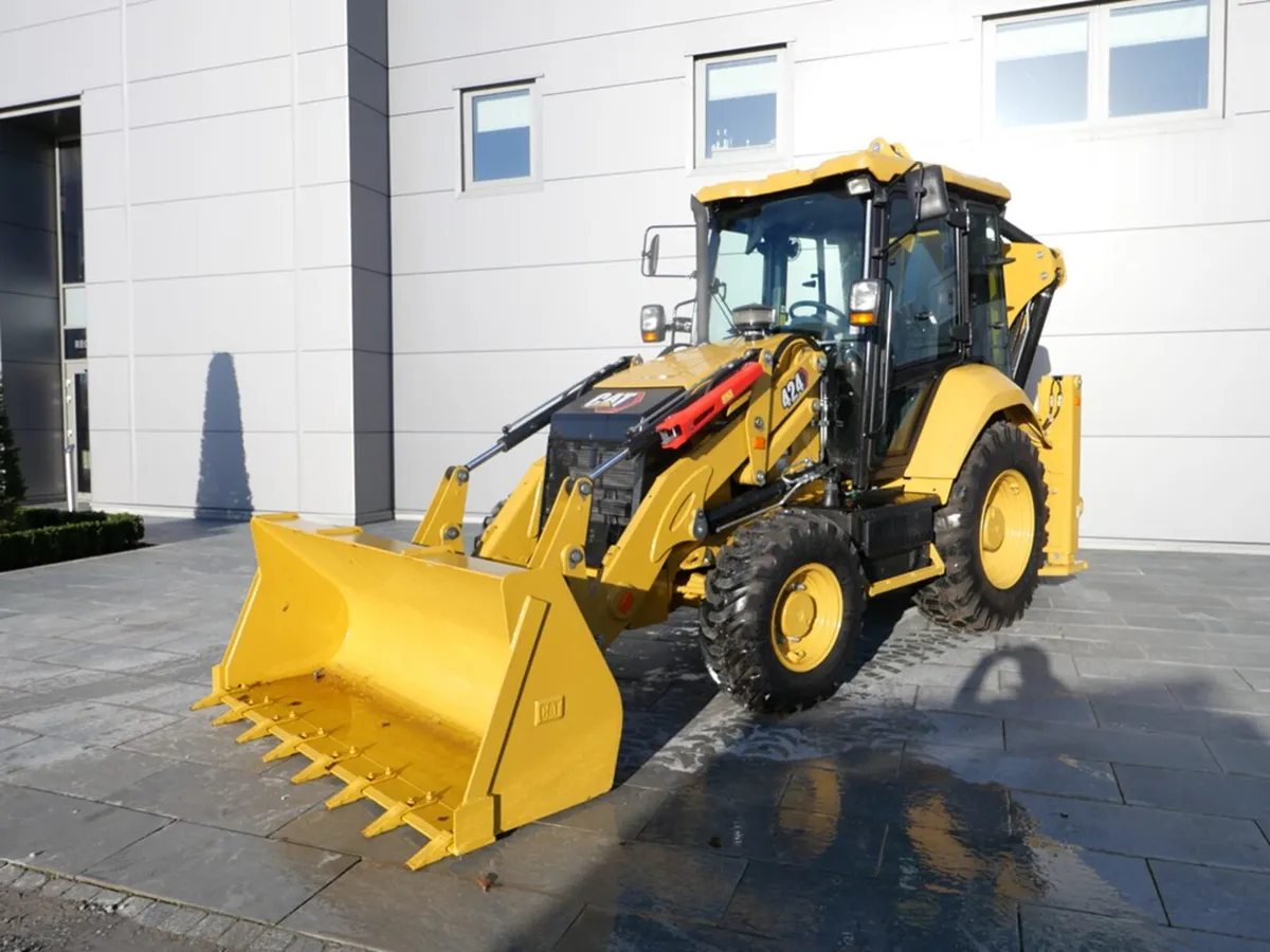 2025 Caterpillar 424 Back Hoe Mew Unused Only 8 Hr - Image 3