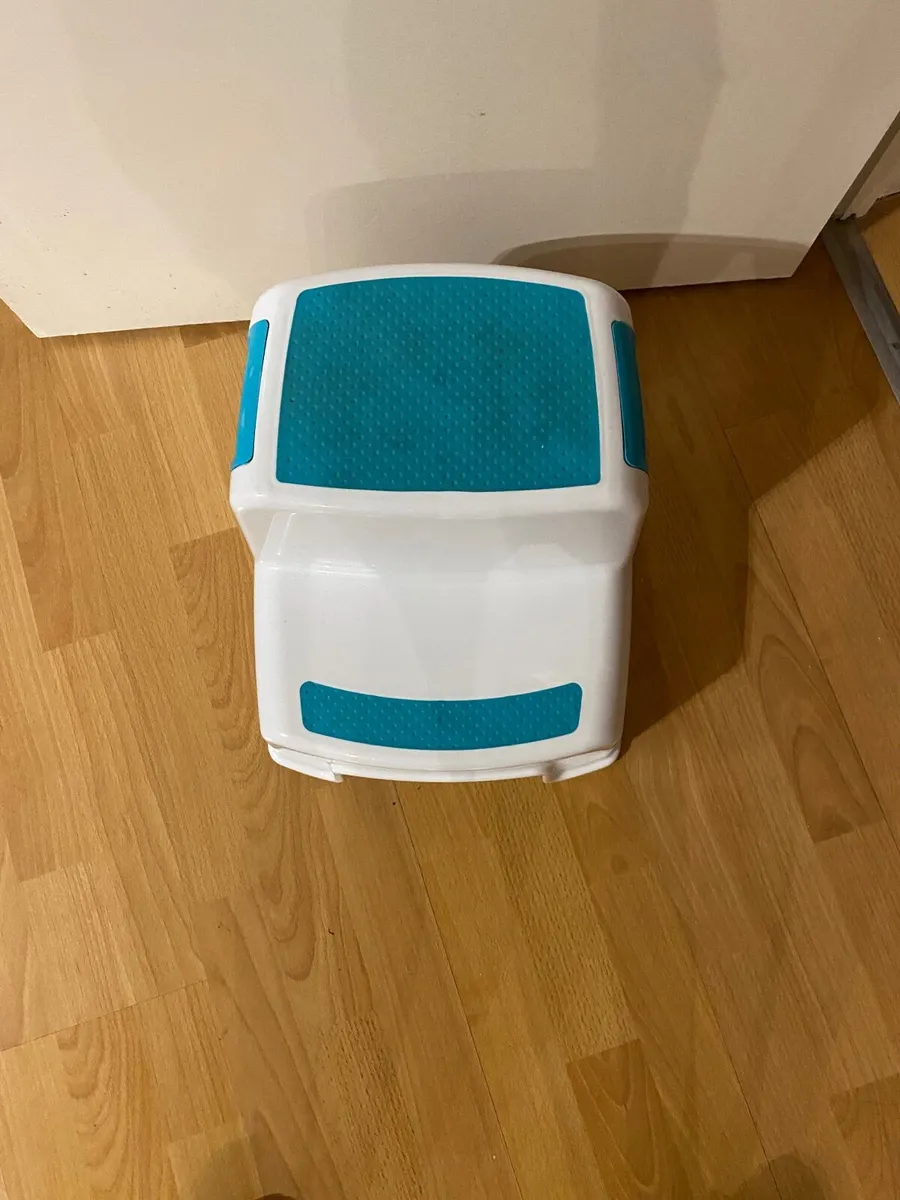 ***For Free** Dream baby 2 Up step stool - Image 4