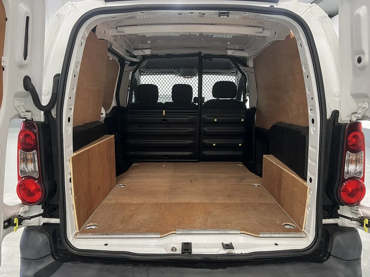 2018 Peugeot Partner Small Panel Van - Image 4