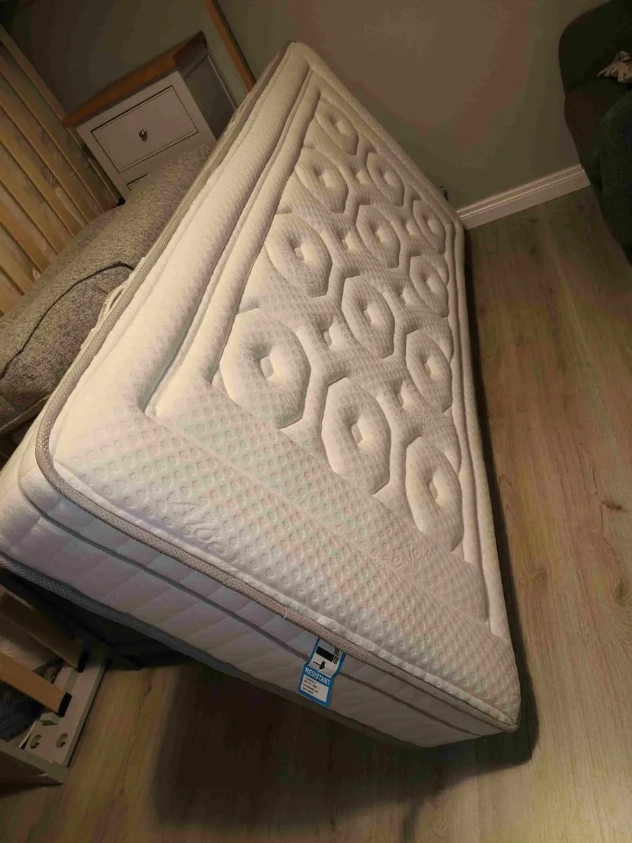 White single bed - Image 2