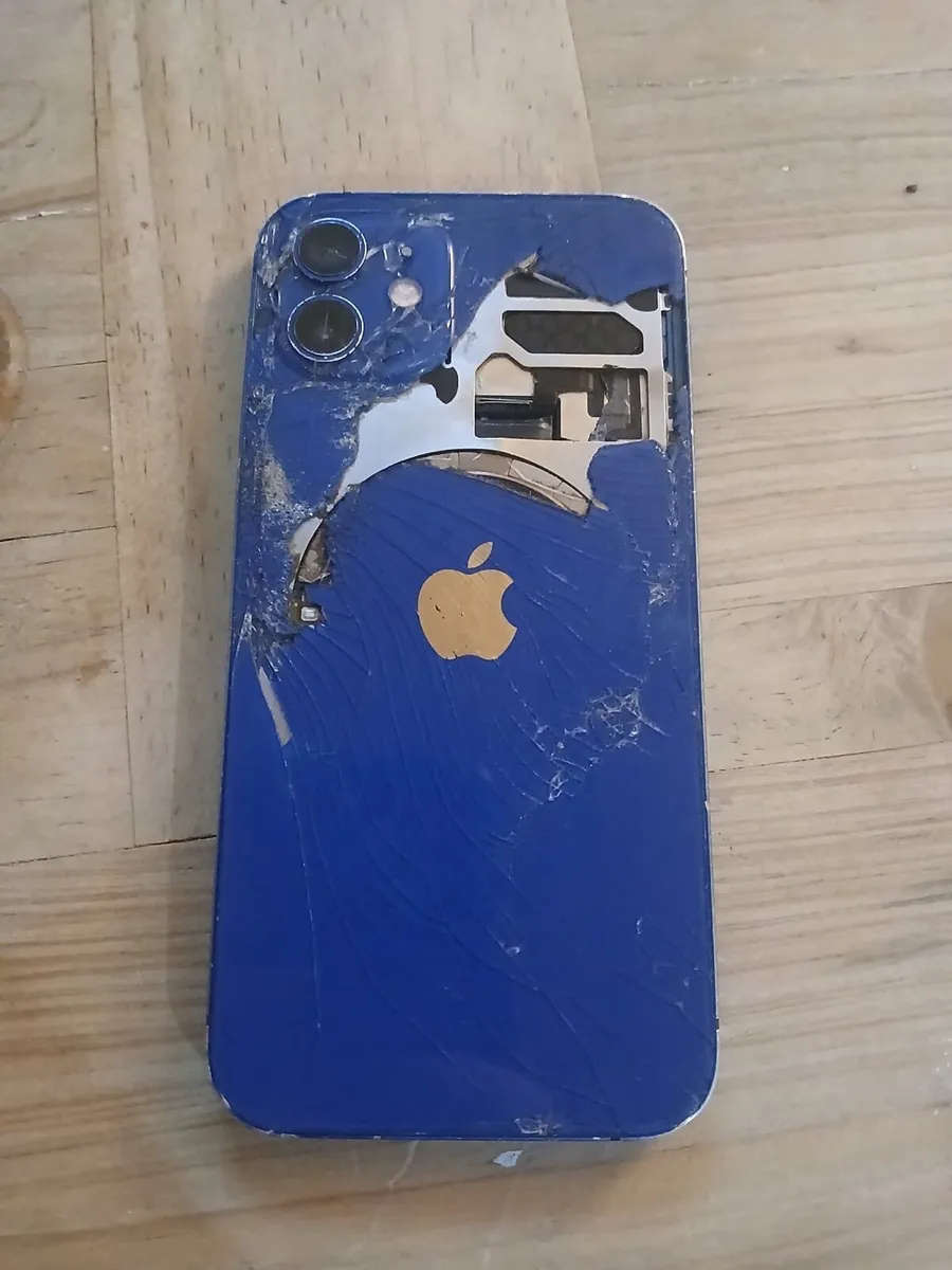 iPhone 12 for parts or repair - Image 4