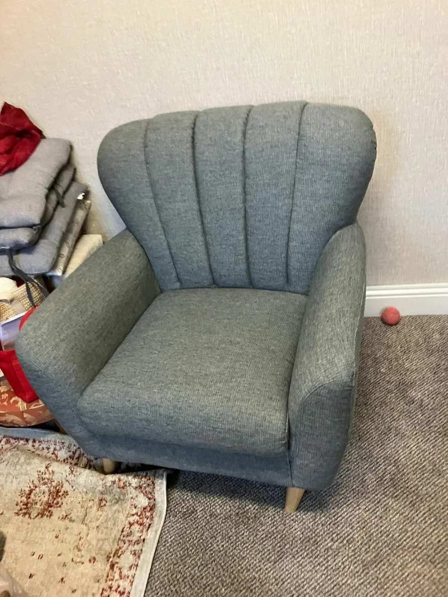 Grey single chair - Image 1