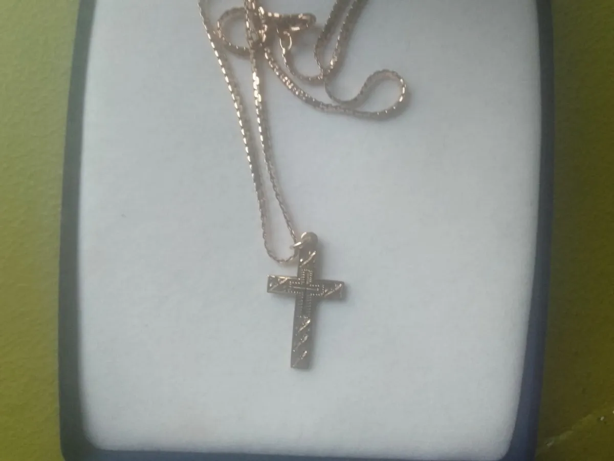 VINTAGE 9ct GOLD LGE CHAIN & CROSS 18" - Image 2
