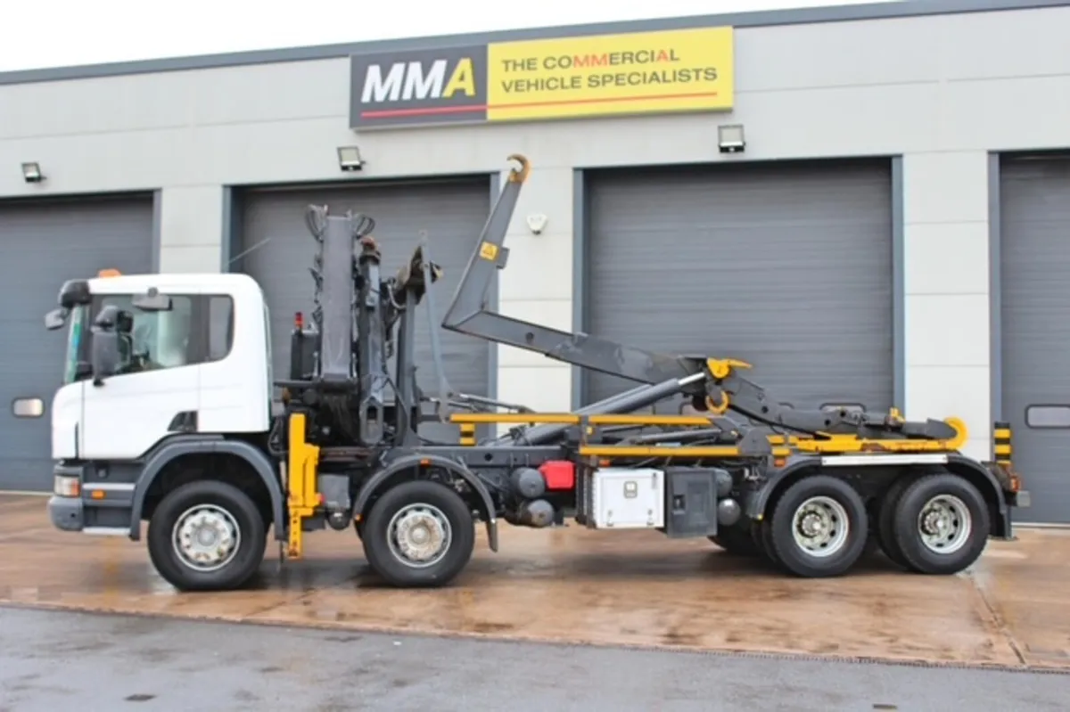 2008 SCANIA P340 8X4 HOOK LOADER  & CRANE - Image 4