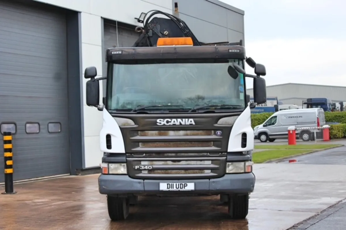 2008 SCANIA P340 8X4 HOOK LOADER  & CRANE - Image 2