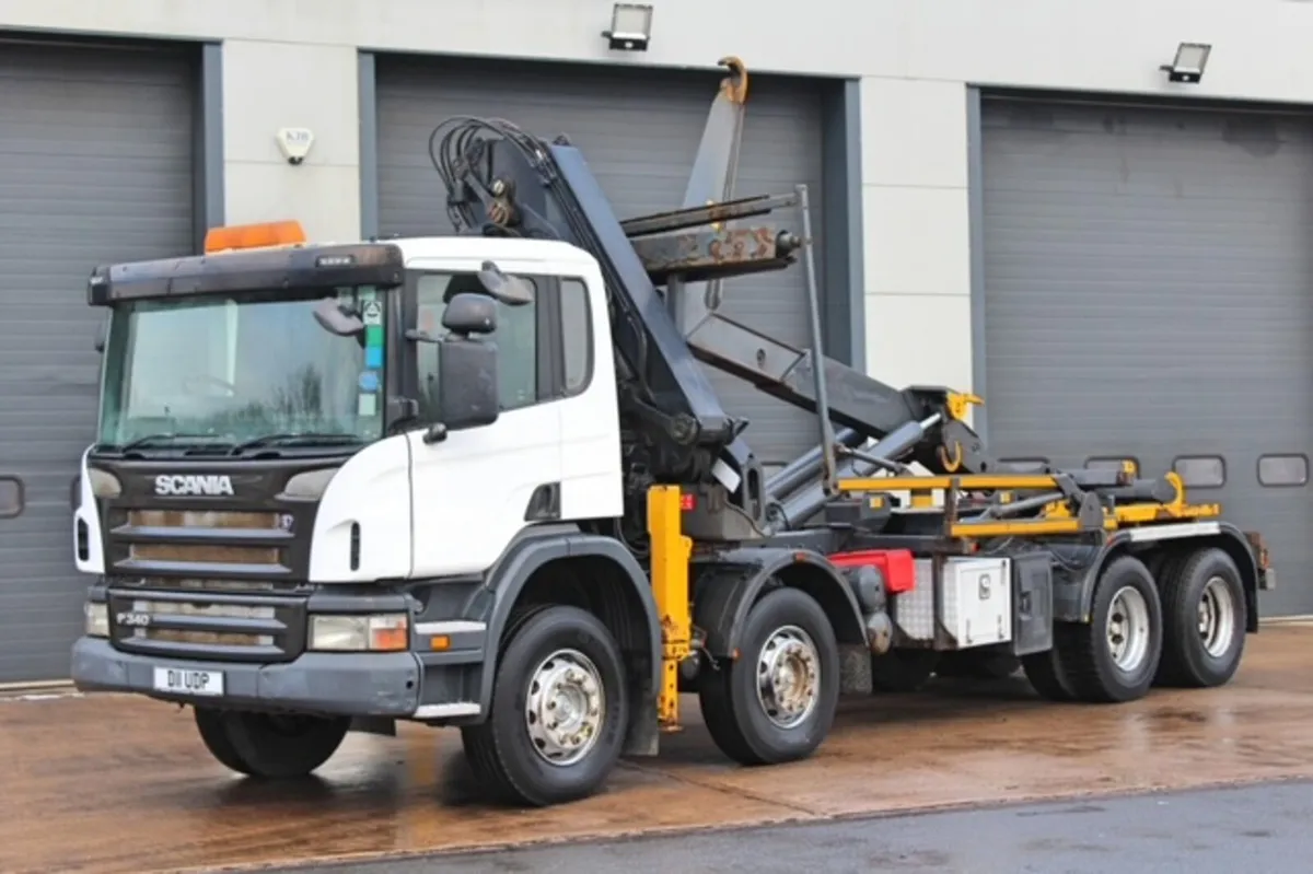 2008 SCANIA P340 8X4 HOOK LOADER  & CRANE - Image 3