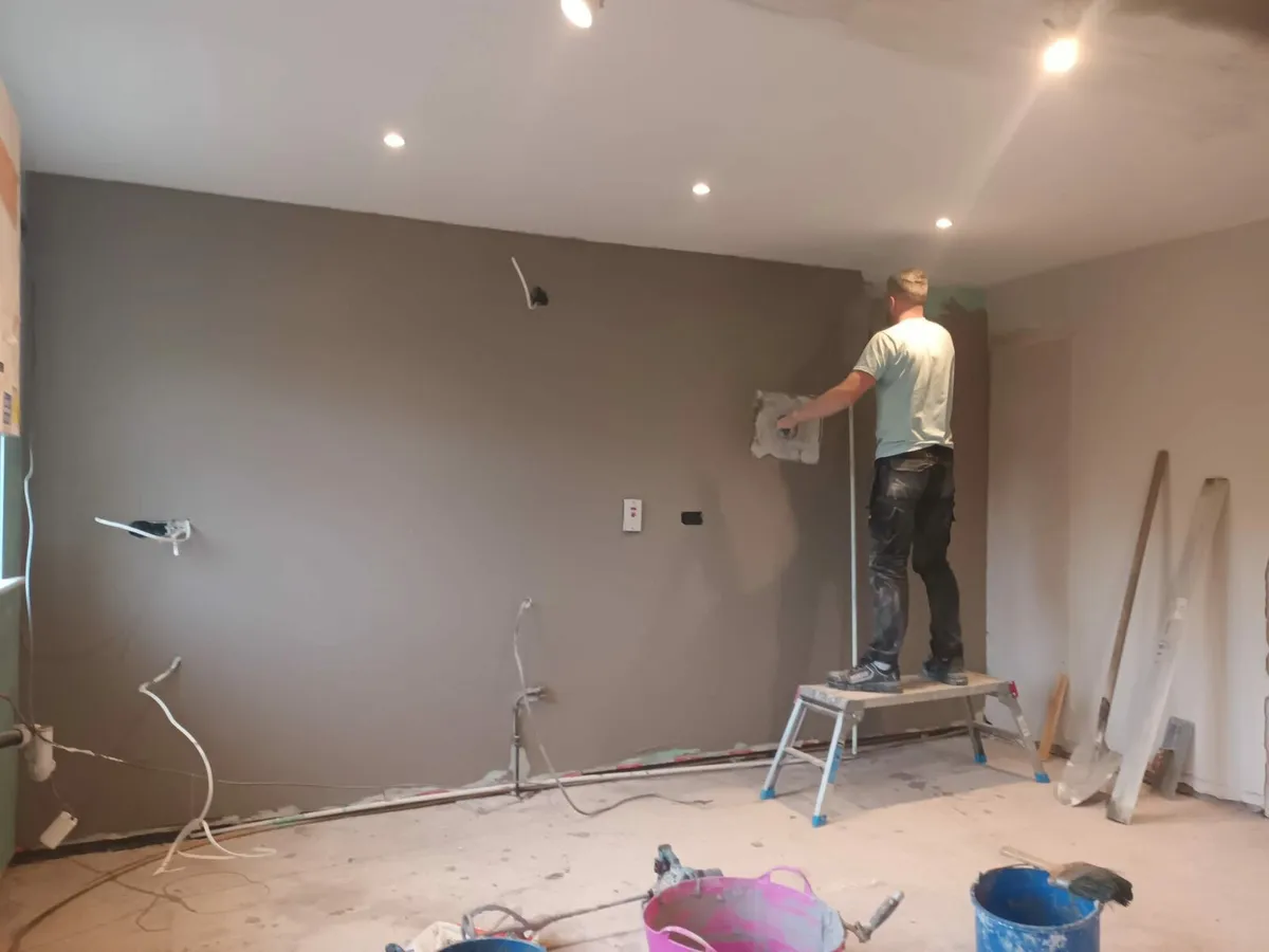 Plasterer available - Image 4