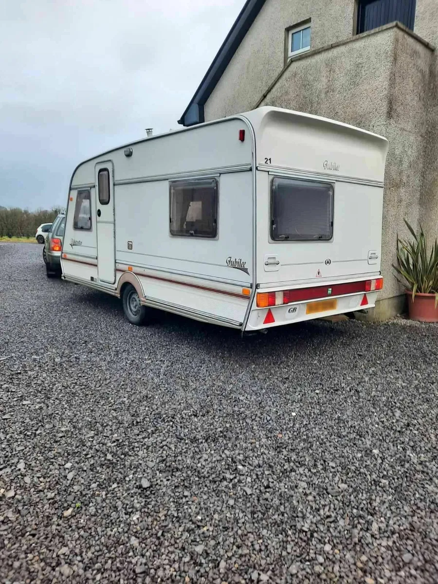 2 berth caravan - Image 1