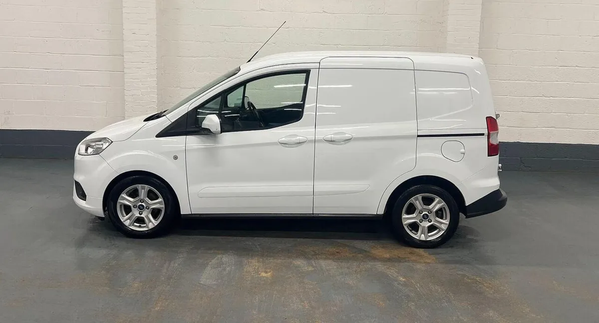 2021 Ford Transit Courier Small Panel Van - Image 4
