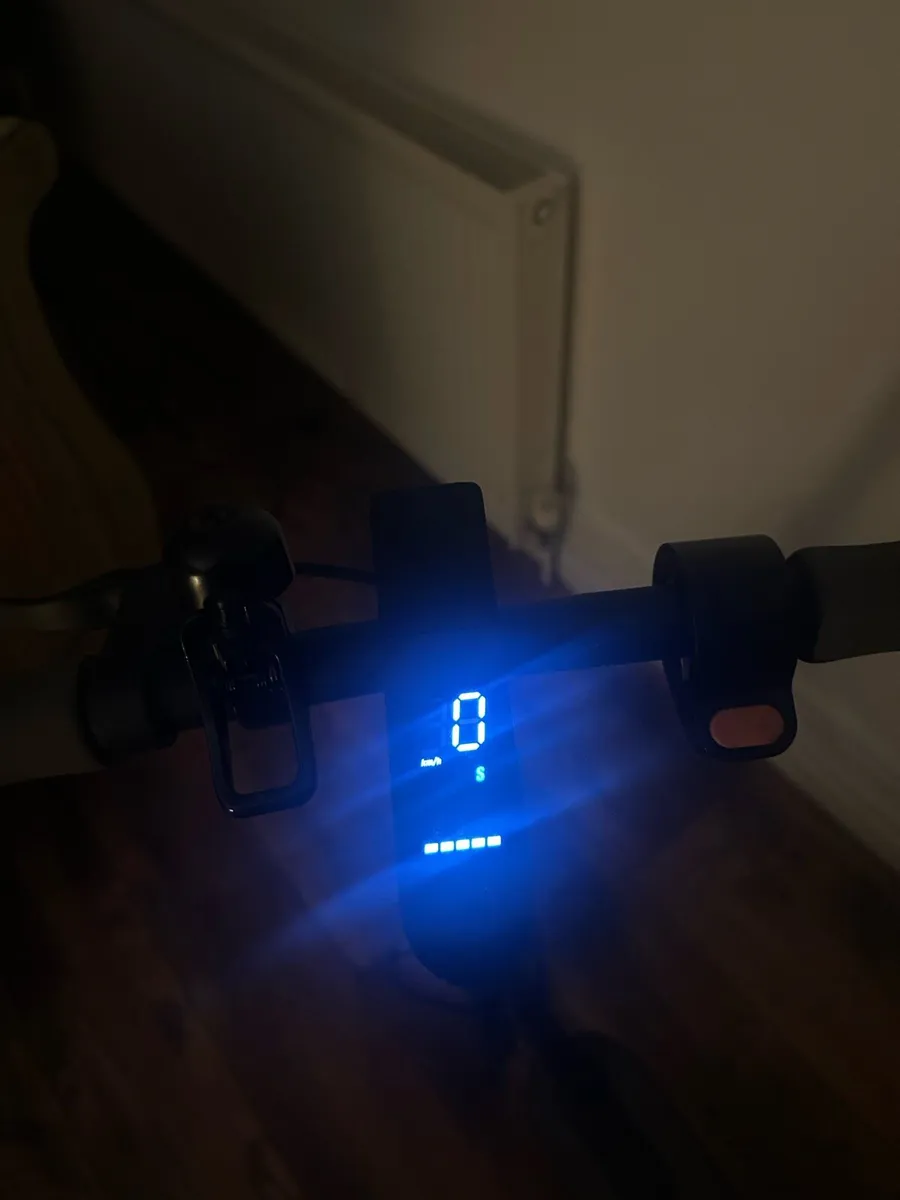 Electric scooter - Image 2