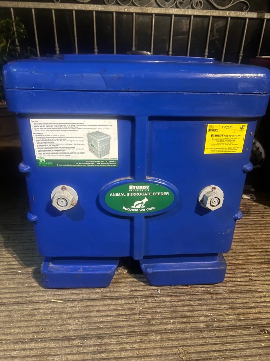 Sturdy Heated Lamb Surrogate Feeder - Image 1