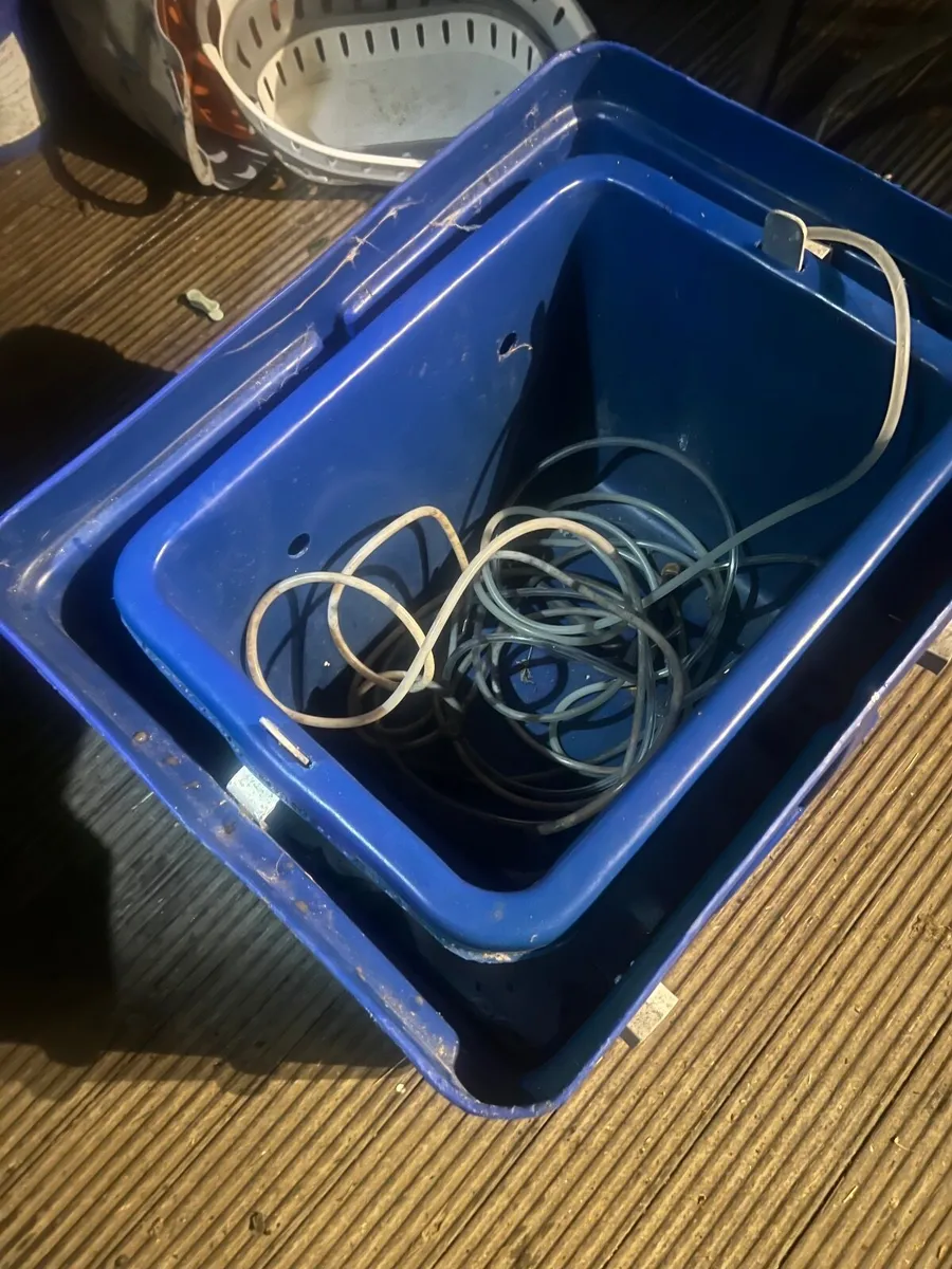 Sturdy Heated Lamb Surrogate Feeder - Image 2