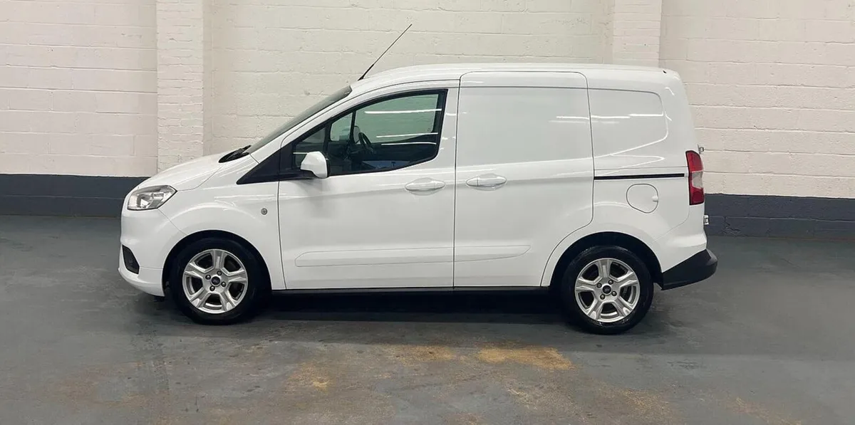 2021 Ford Transit Courier Small Panel Van - Image 4