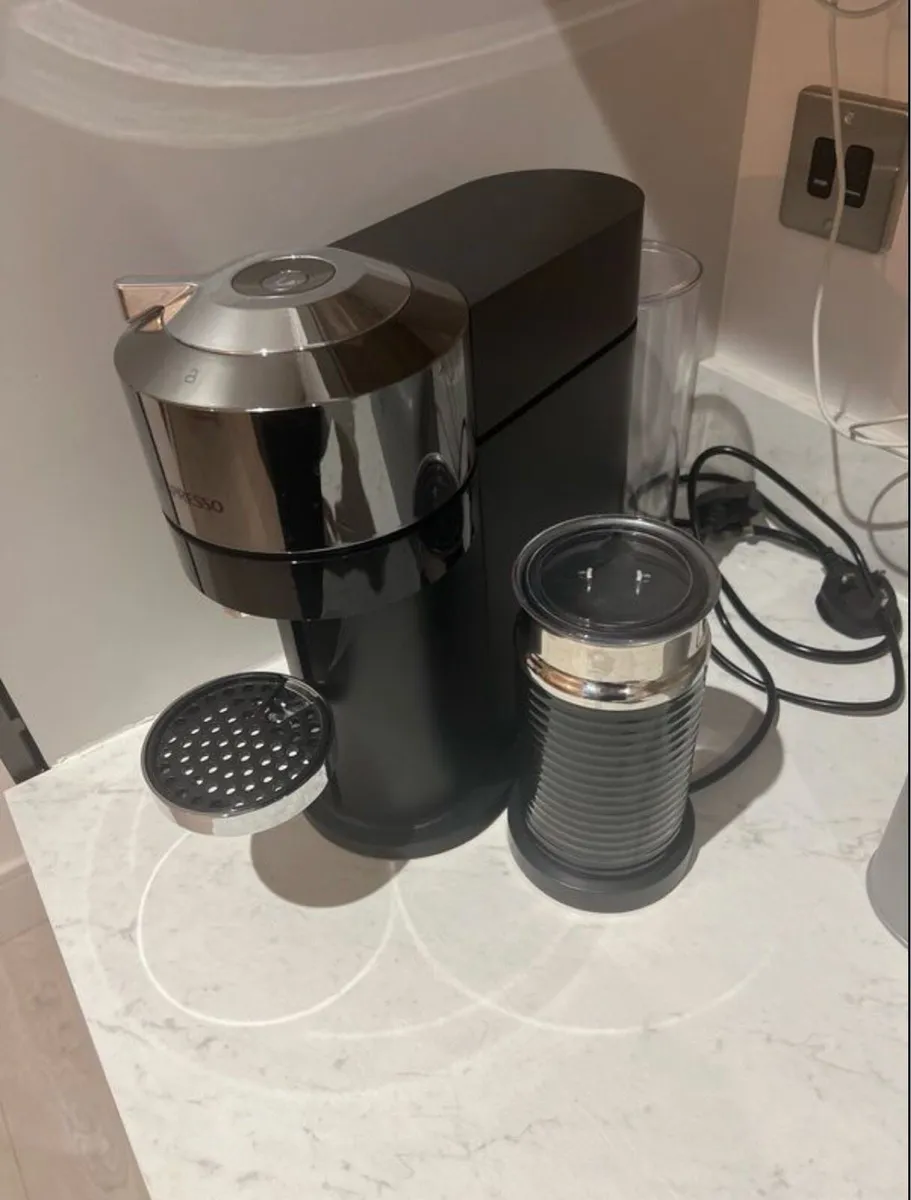 Nespresso Vertuo Next + Frother