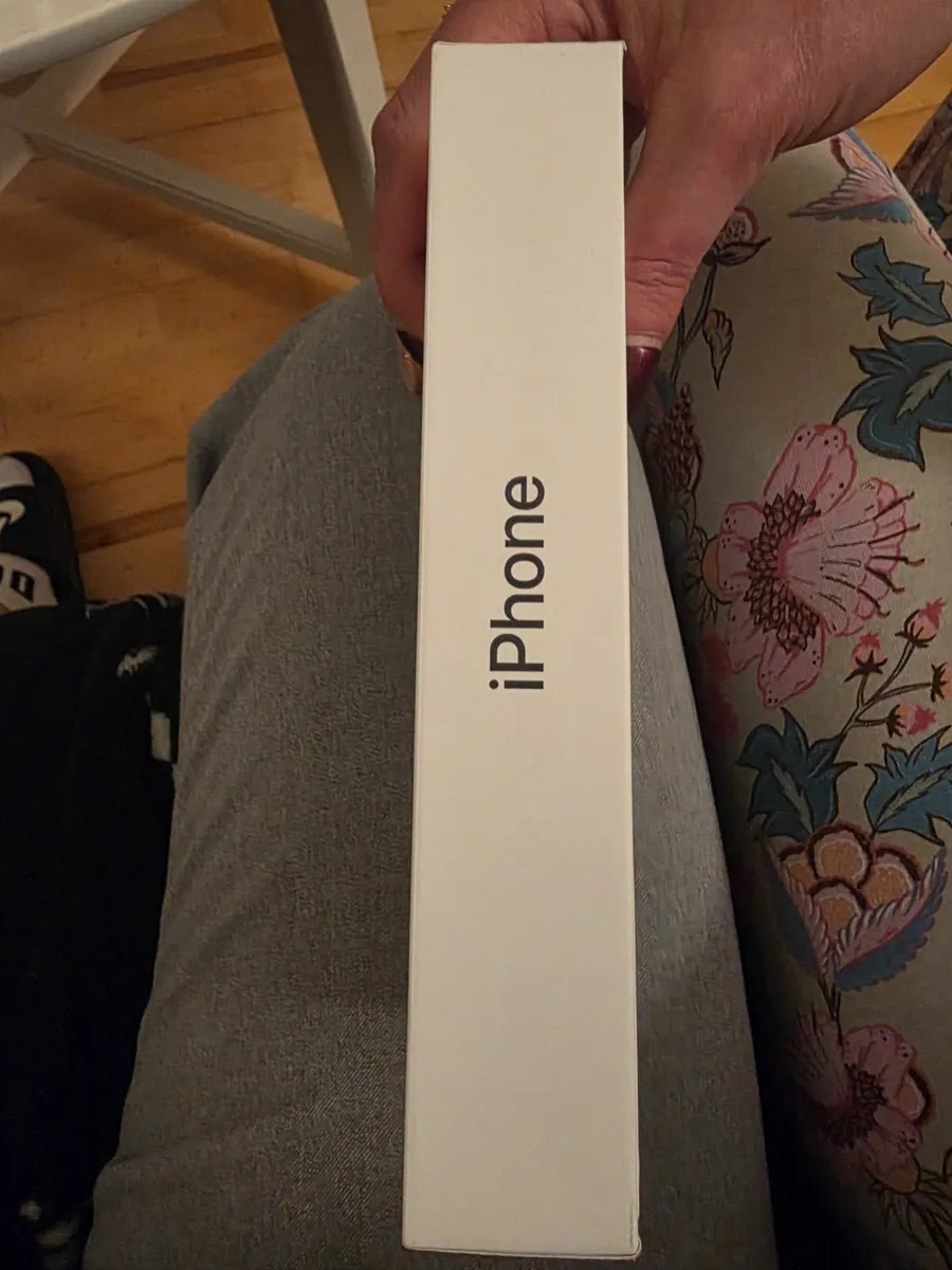 Iphone15 brand new - Image 4